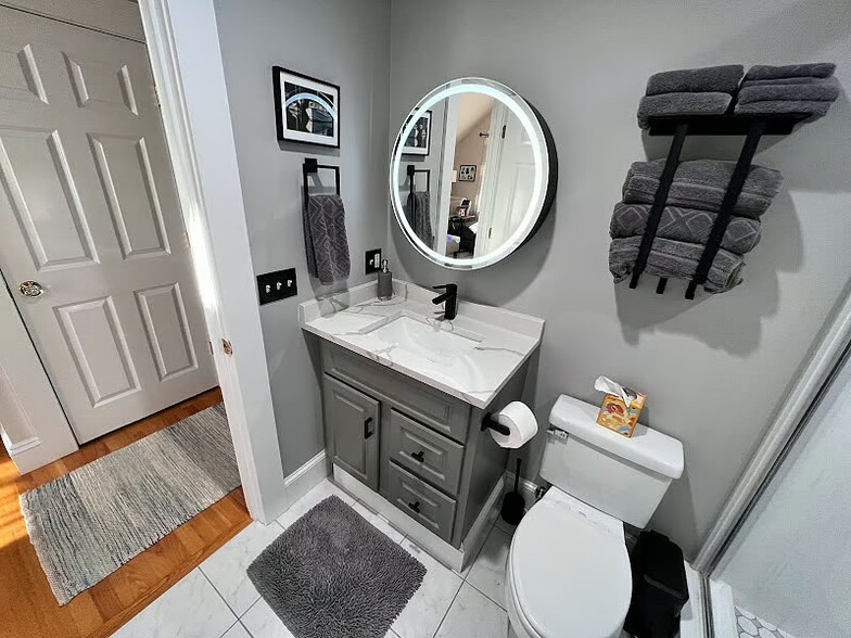 Building Photo - 127 Dodge St