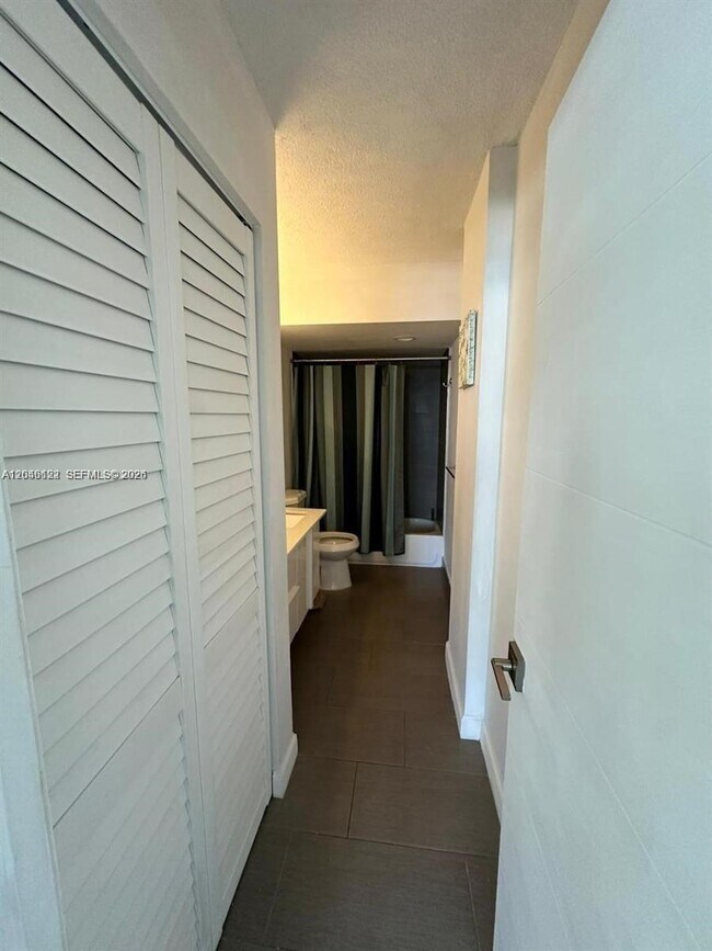 Building Photo - 1801 S Ocean Dr