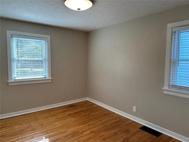 Building Photo - 139 Bonesteel St