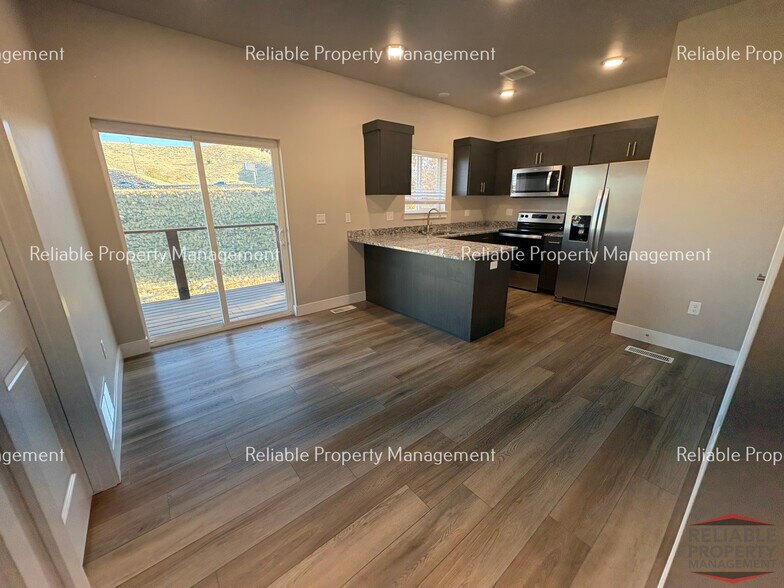 Building Photo - 1666 Ammon St