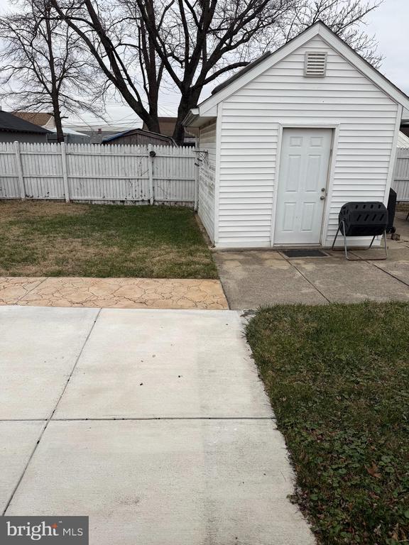 Building Photo - 2407 Saratoga Ave