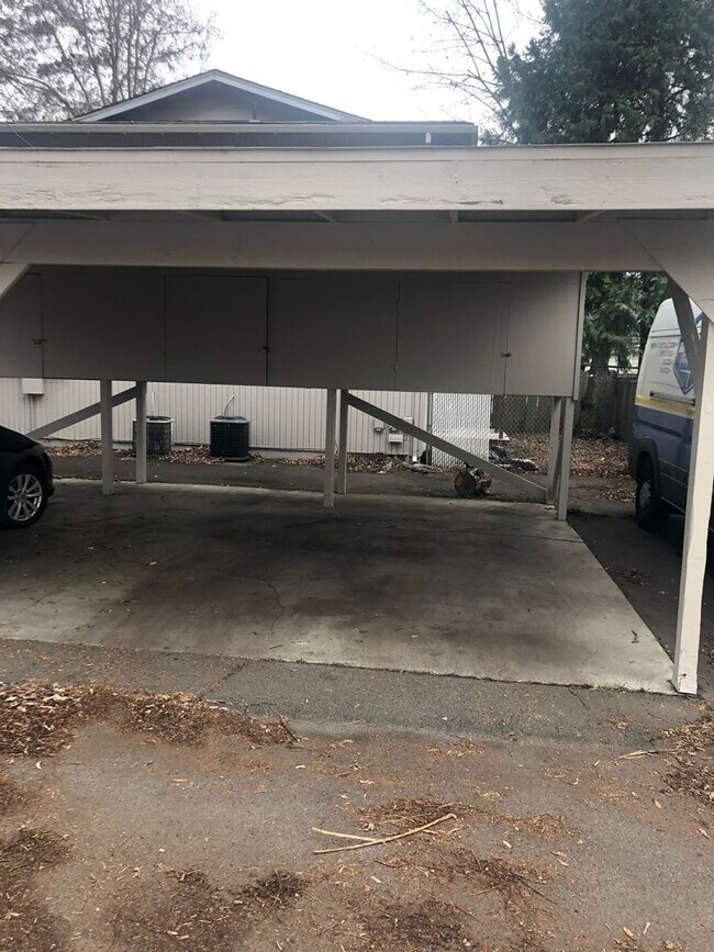 Building Photo - R202-206