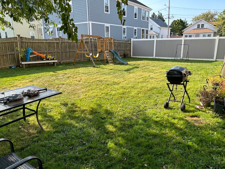 Building Photo - 221 Market St