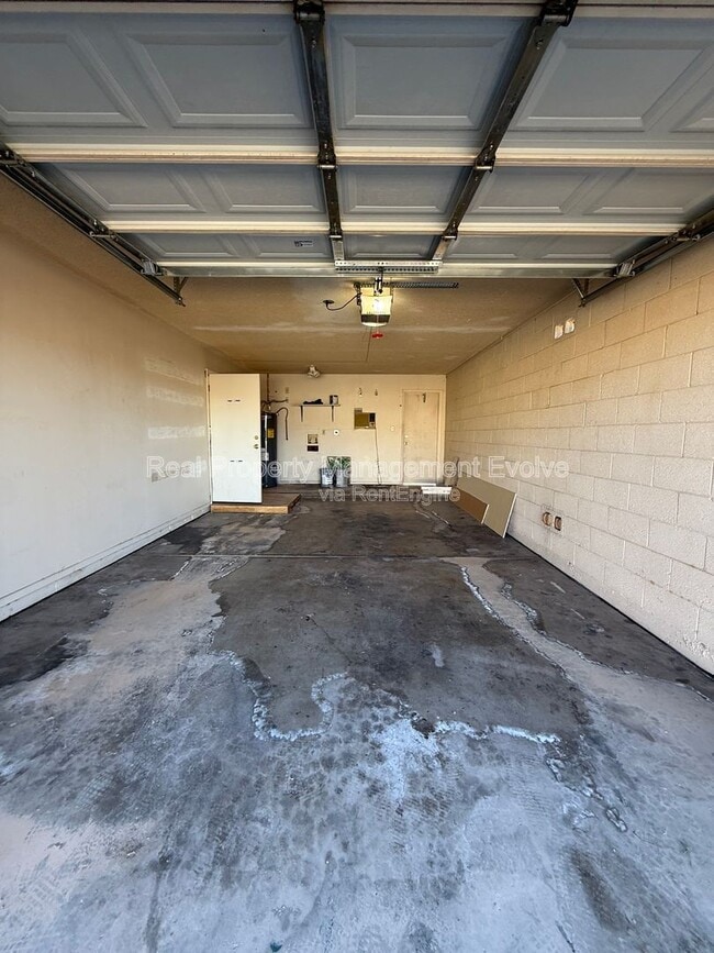 Building Photo - 6437 W Sierra St