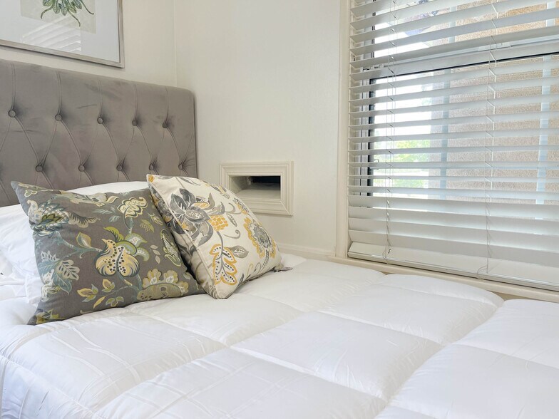 Building Photo - 9088 Emperor Ave