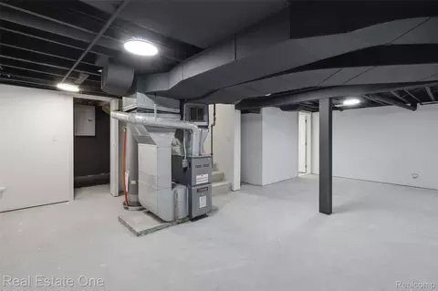 Building Photo - 17 N Midland Dr