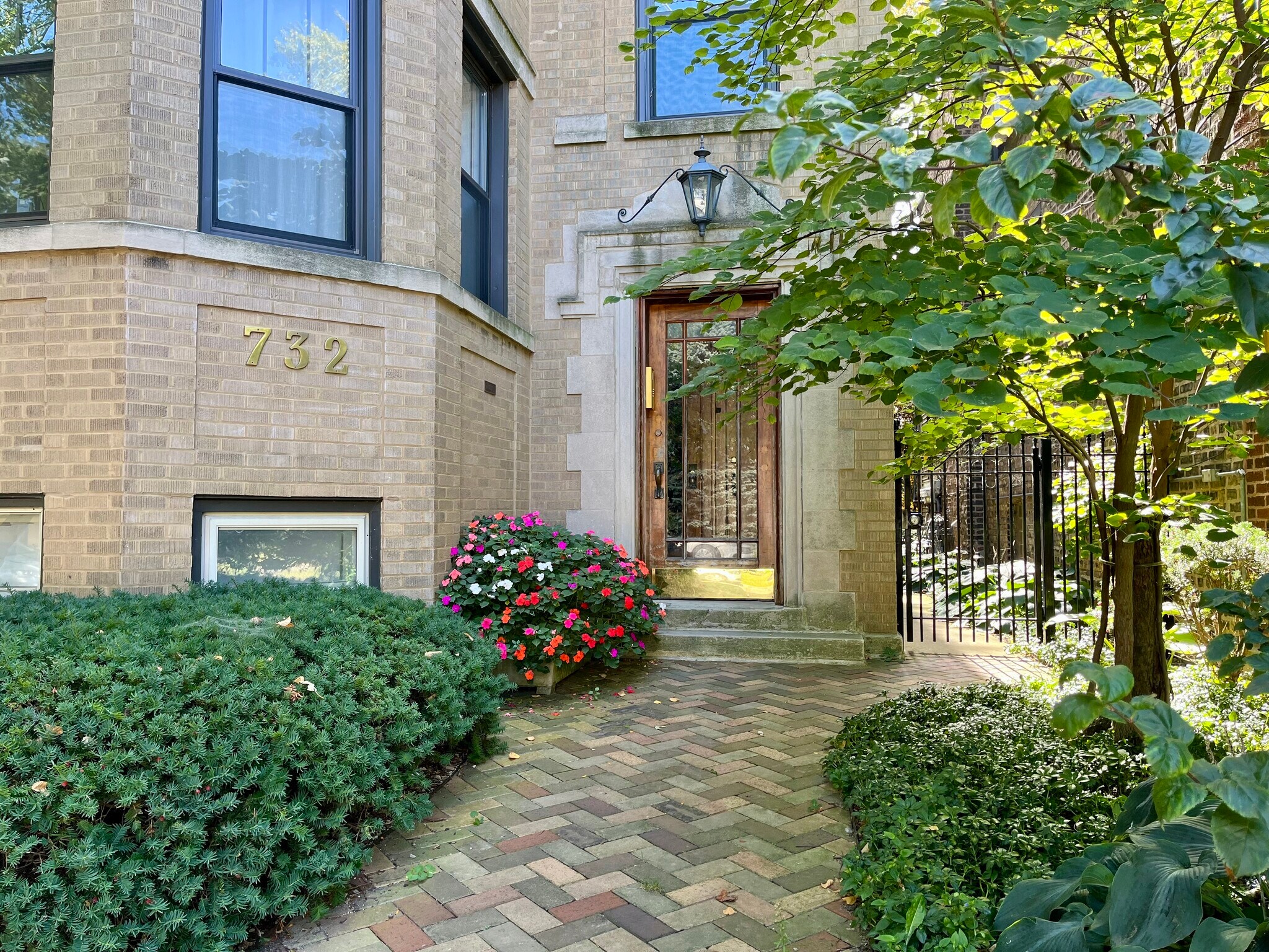 Building Photo - 732 Mulford St