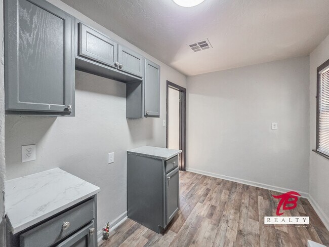 Building Photo - ozy 3-Bedroom Home in NE OKC – Affordable & Ready for Move-In!