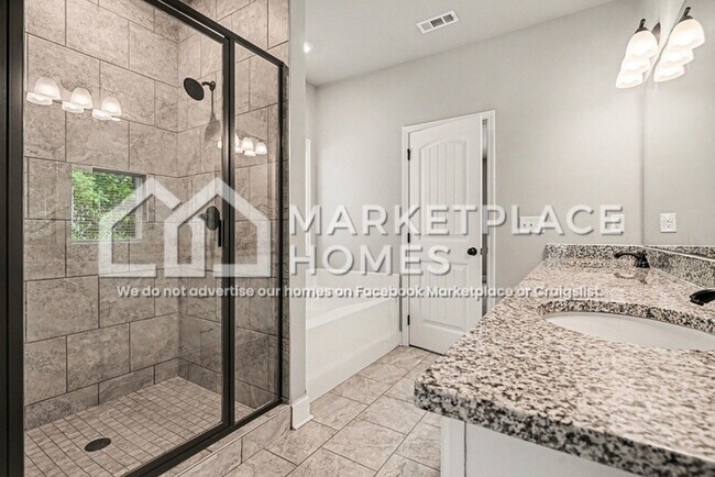 Building Photo - 110 Hawthorn Ln