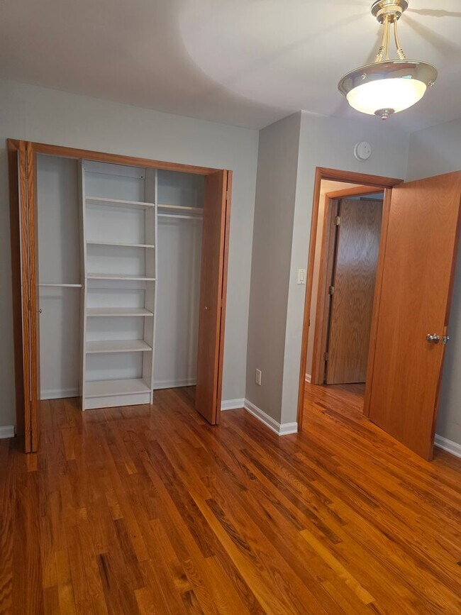 Building Photo - 812 Leeds Ln