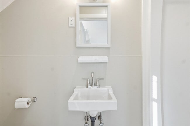 Building Photo - 29 Allen St