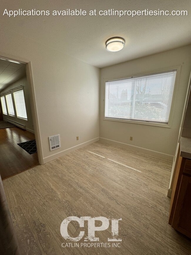 Building Photo - 532 Davidson Avenue