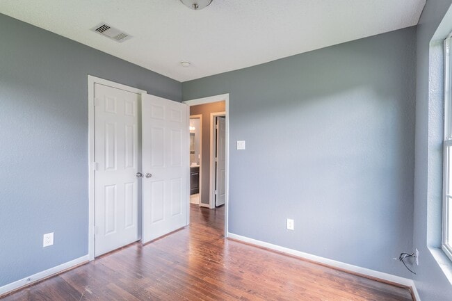 Building Photo - 5407 Thrush Dr