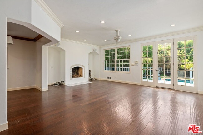 Building Photo - 139 S Anita Ave