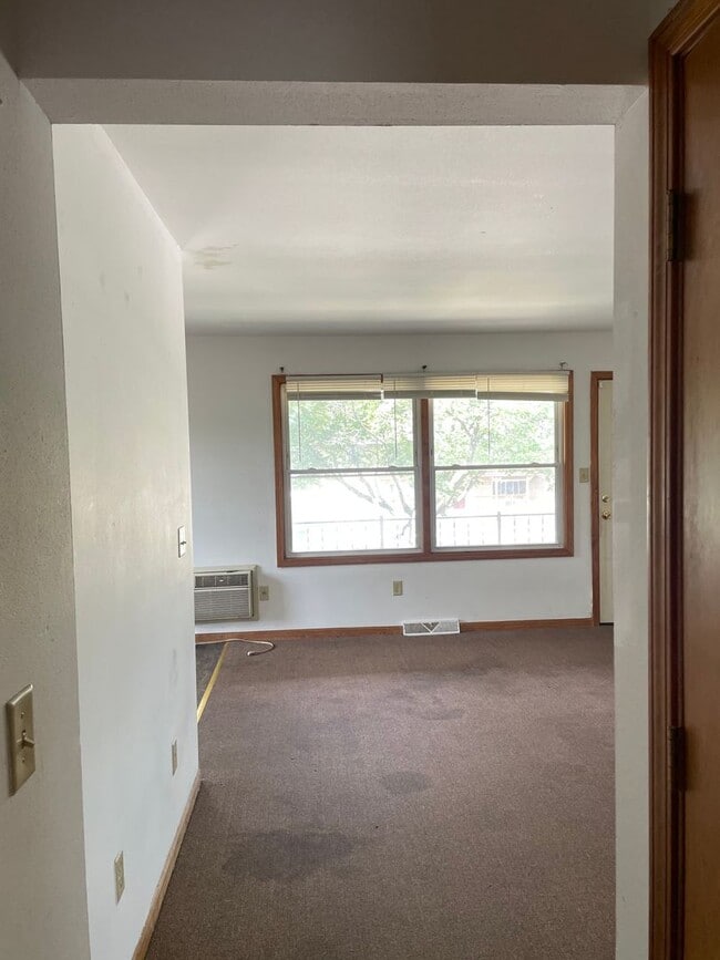 Building Photo - 8809 W Villard Ave