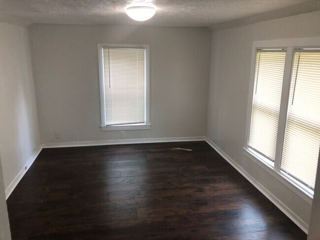 Building Photo - 2BR Renovated House