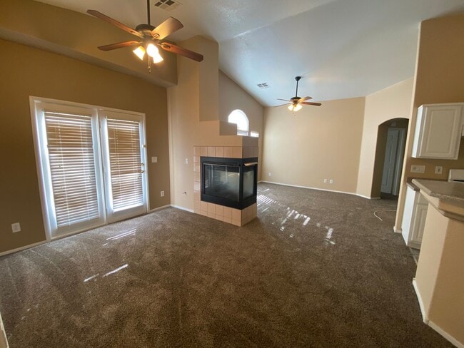 Building Photo - 2 bed townhome in Henderson