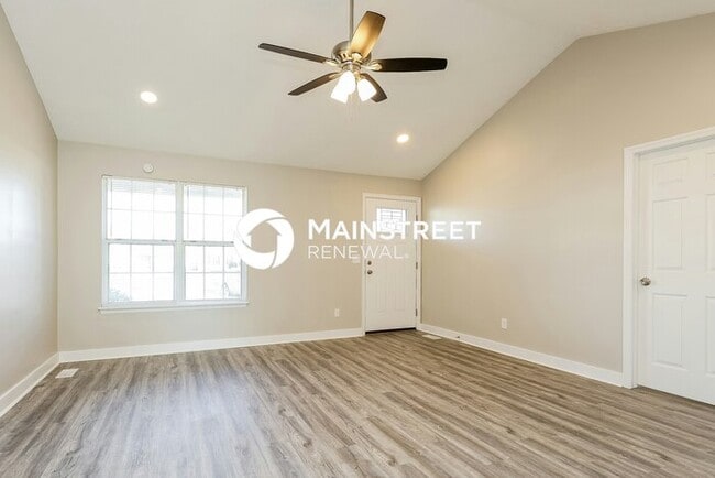 Building Photo - 3 Bedroom Pet-Friendly Home in MURFREESBOR...