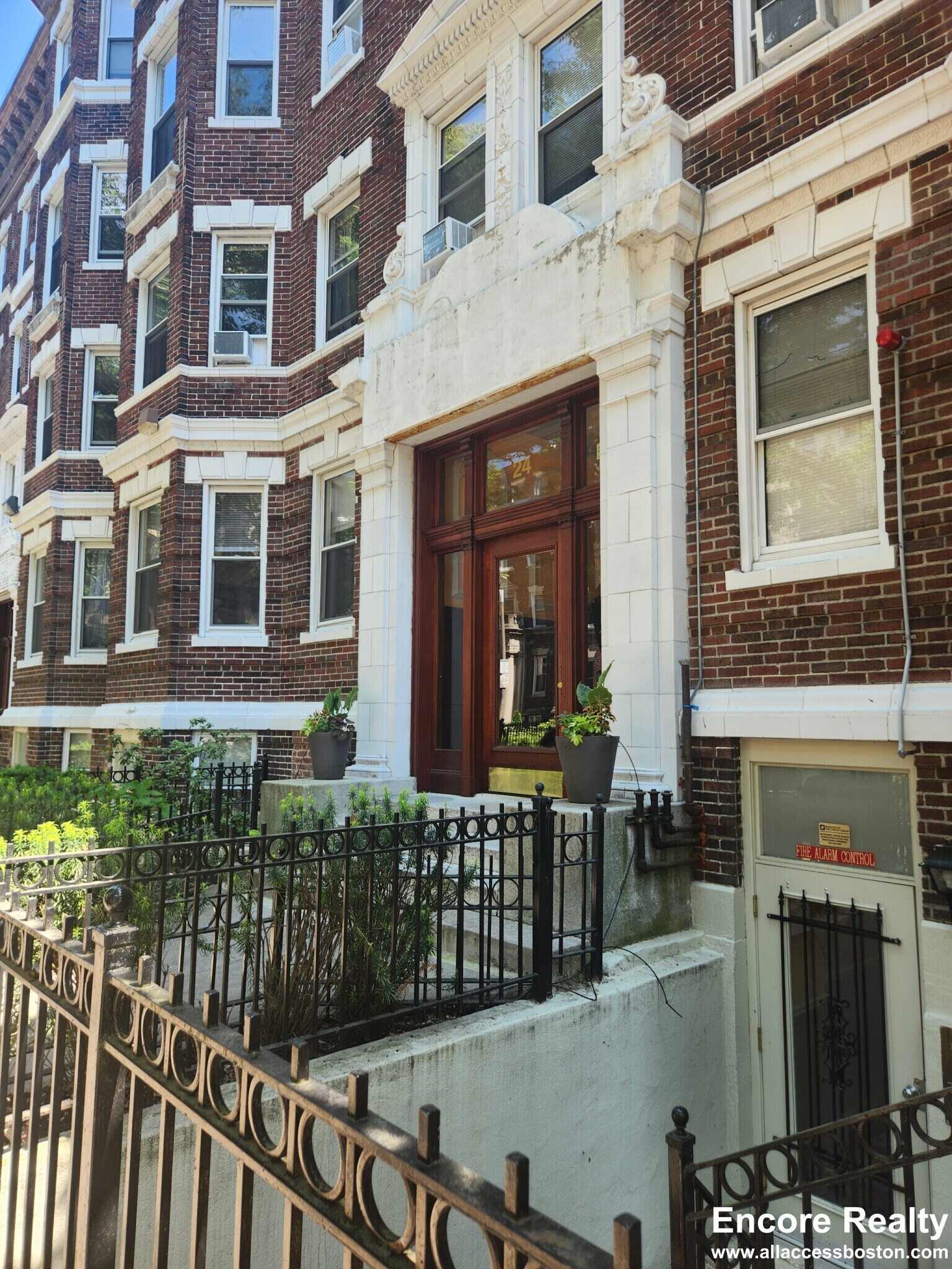 Building Photo - 24 Queensberry St