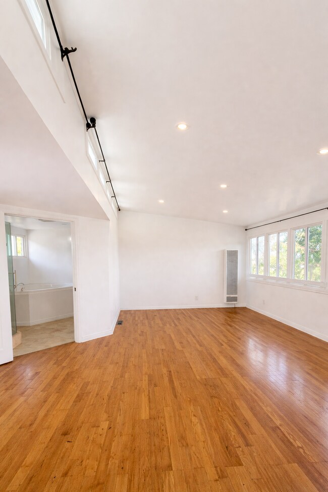 Building Photo - 1404 San Remo Dr