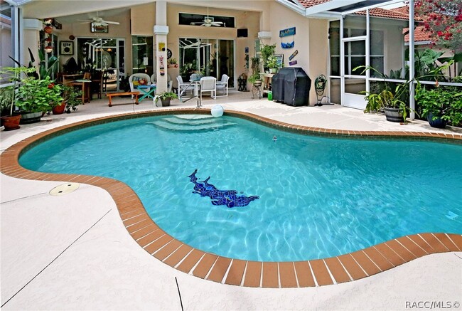 Building Photo - 559 W Doerr Path