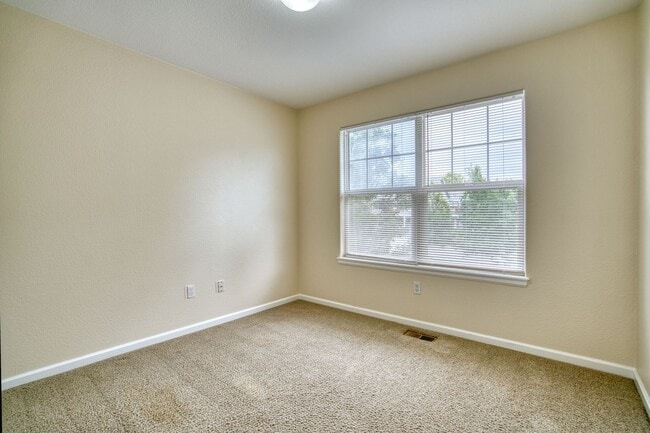 Building Photo - Charming Mill Village 3Bed/3Bath Home with...