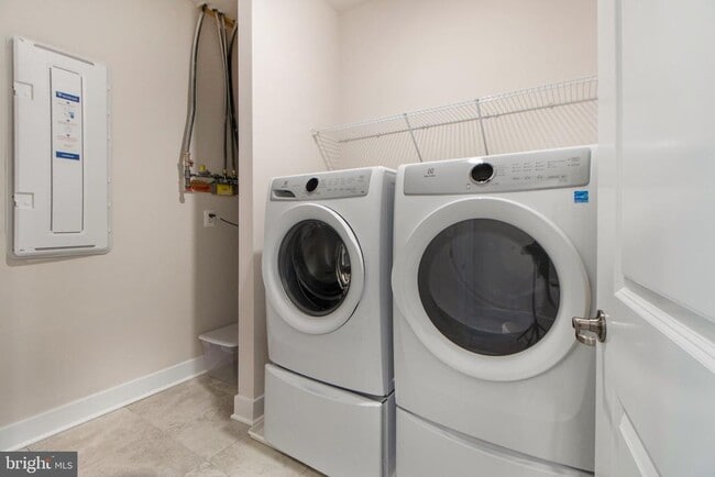 Building Photo - 7960 -B Potter Pl