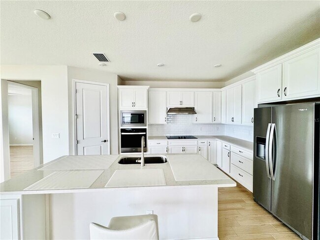 Building Photo - 6618 Willow View Ave
