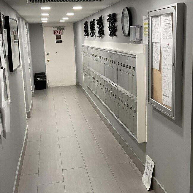 Building Photo - 3000 S Course Dr