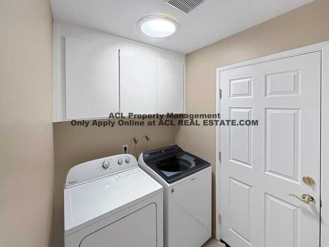 Building Photo - 3056 Stonehenge Rd