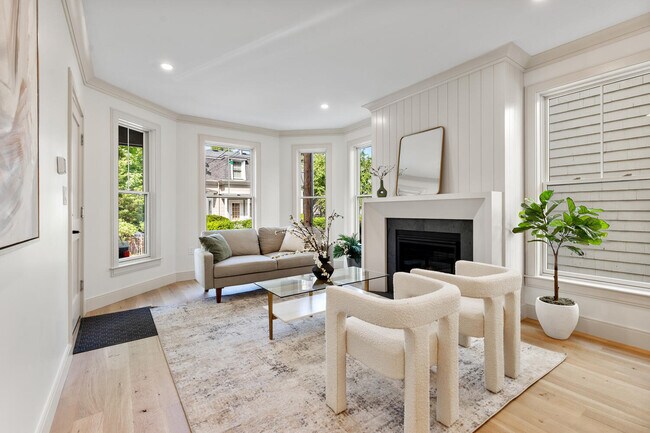 Building Photo - 8 Holly Ave