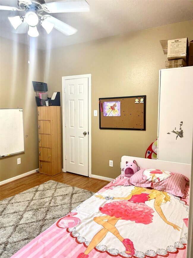 Building Photo - 26418 Meadow Dawn Ln