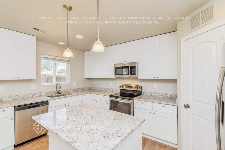 Building Photo - 3614 Saguaro Cir