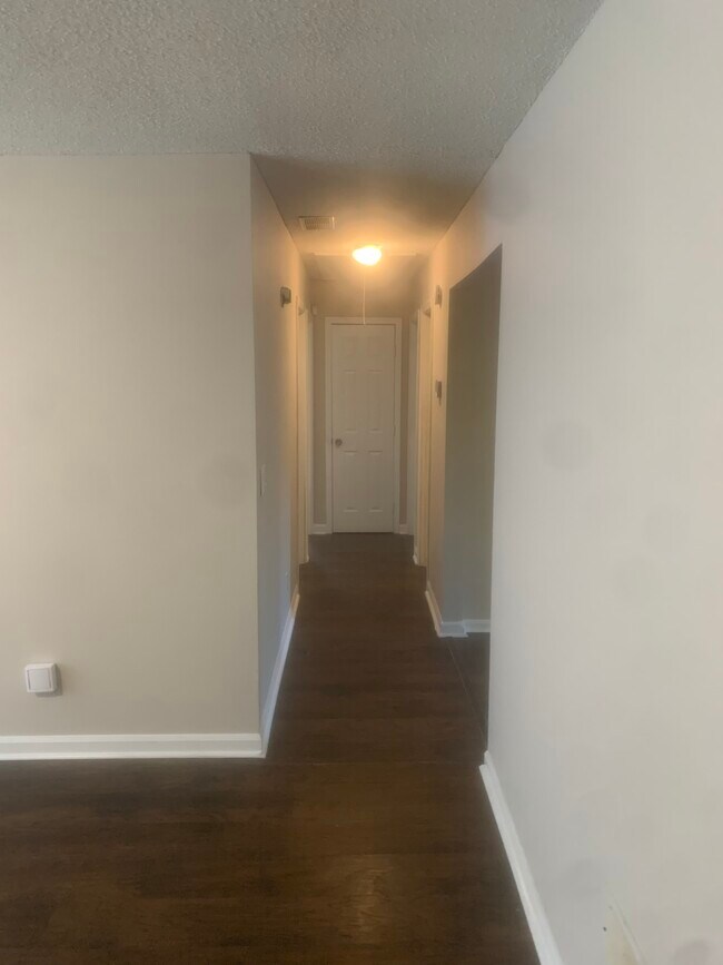 Building Photo - 5016 Merlin Dr
