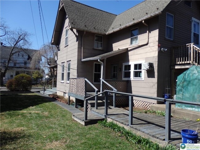 Building Photo - 33 N Hellertown Ave