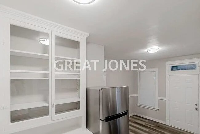 Building Photo - 8626 Argyle Ave