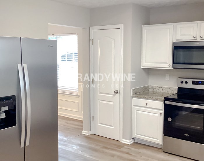 Building Photo - 2025 Newton Estates Dr