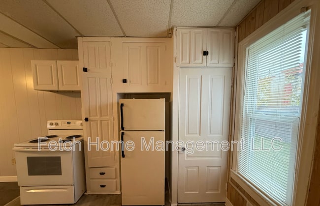 Building Photo - 610 N 9th St