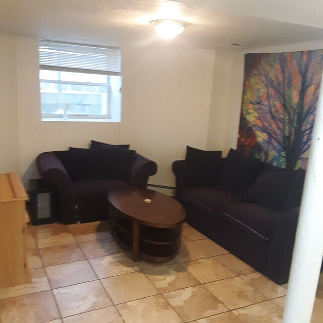 Building Photo - ALLSTON 4 BED/2 BATH FOR $1K/PERSON