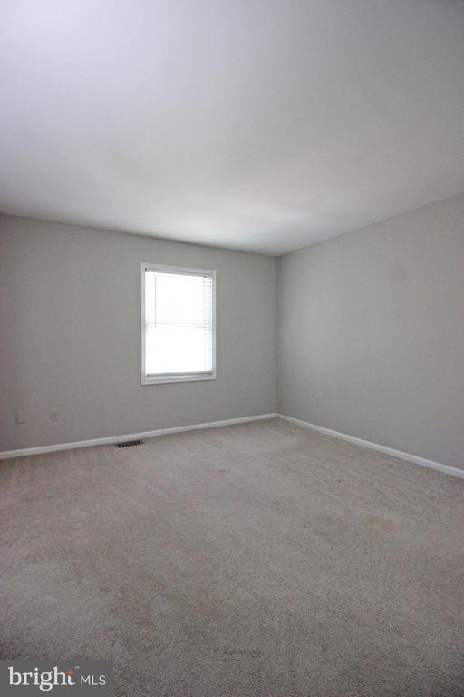 Building Photo - 6530 Yadkin Ct