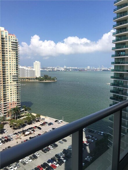 Building Photo - 1300 Brickell Bay Dr