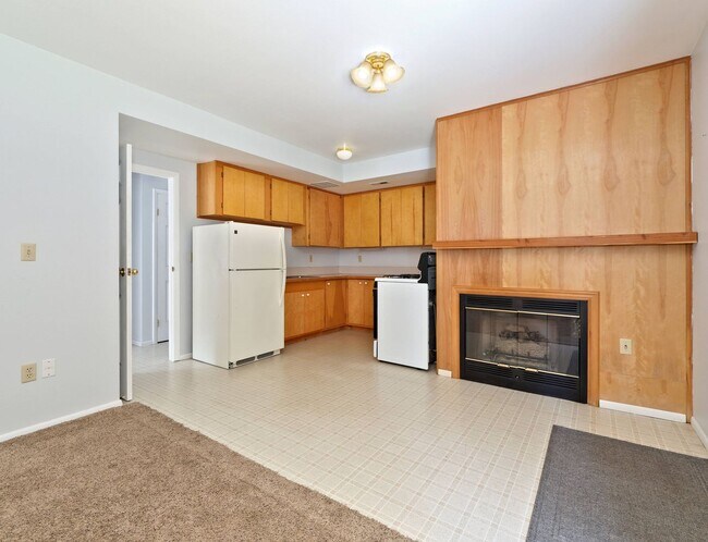 Building Photo - 721 Crown Dr