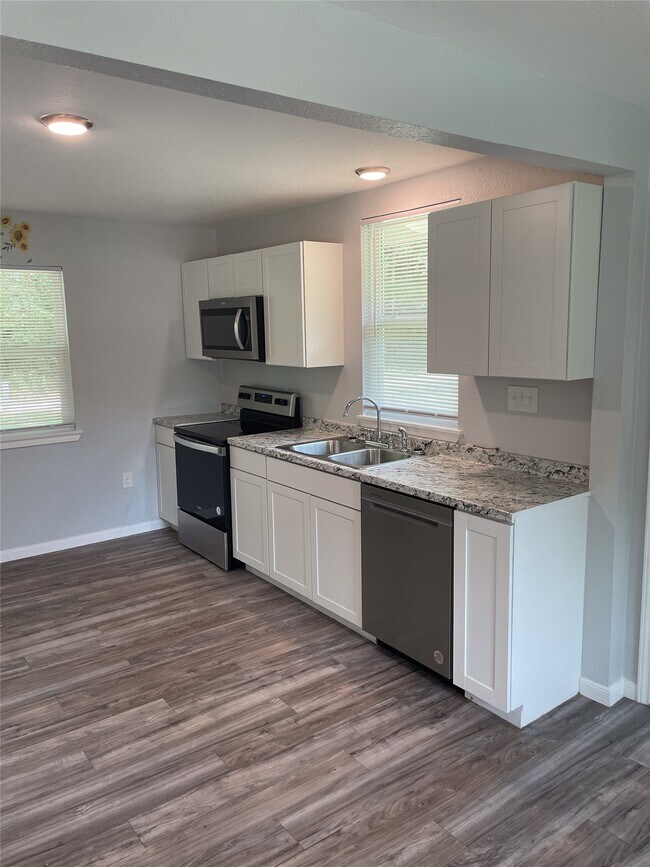 Building Photo - 250 McBride Trl