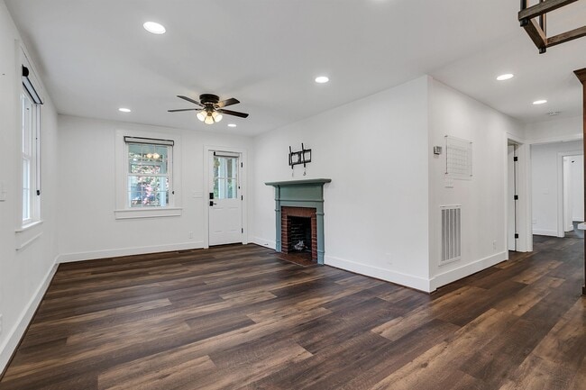 Building Photo - 109 Augusta St