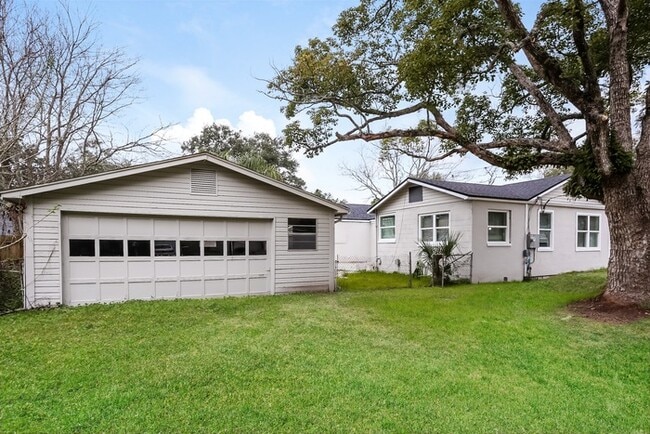 Building Photo - 1762 Orlando Cir N