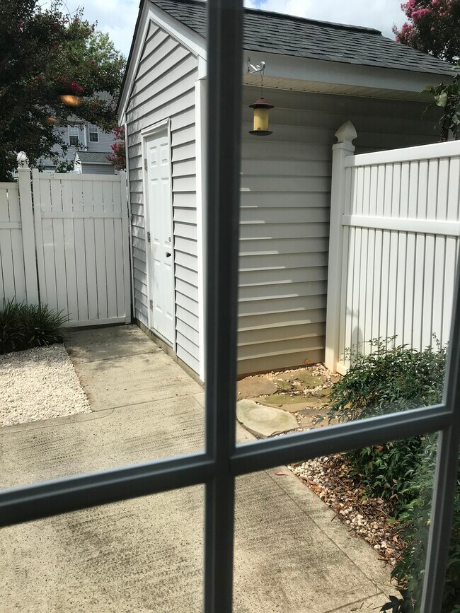 Building Photo - 18651 Shawnee Ridge Rd