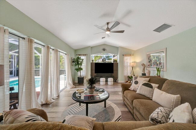 Building Photo - 19 Hoffer St