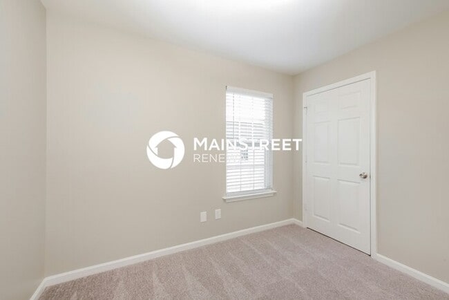 Building Photo - 4 Bedroom Pet-Friendly Home in Charlotte, ...