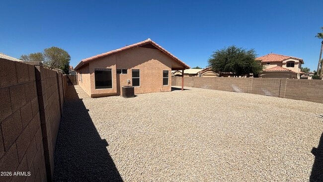 Building Photo - 12721 W Palm Ln
