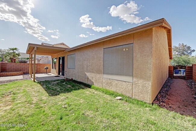Building Photo - 3067 W Country Hill Dr